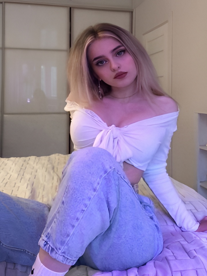 Роксана привлекальеная девушка из Благовещенска цена от 2500 руб