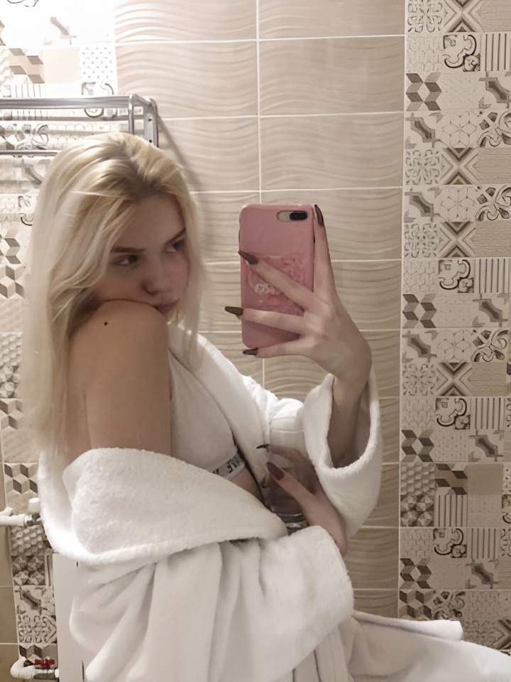 Снежана привлекальеная девушка из Благовещенска цена от 2000 руб