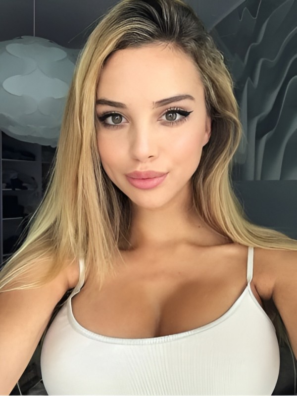 Майя привлекательная девушка из Благовещенска цена от 3000 руб