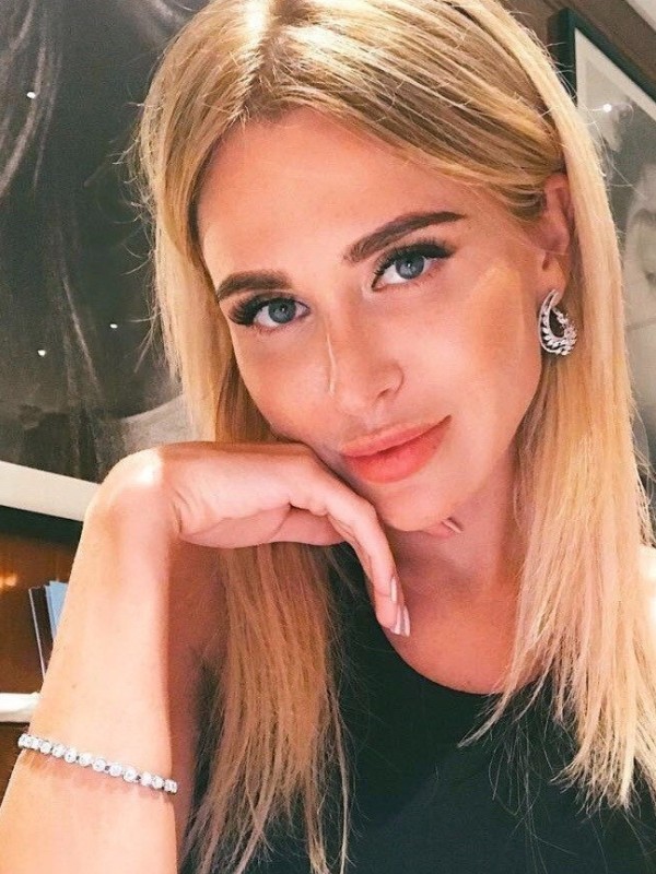 Карина привлекательная девушка из Благовещенска цена от 3500 руб